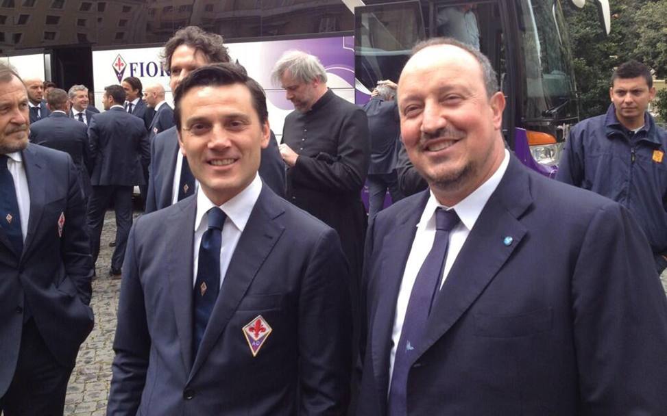 Gli allenatori di Fiorentina e Napoli, Vincenzo Montella e Rafael Benitez, prima dell’incontro con Papa Francesco in vaticano, nel maggio di un anno fa 